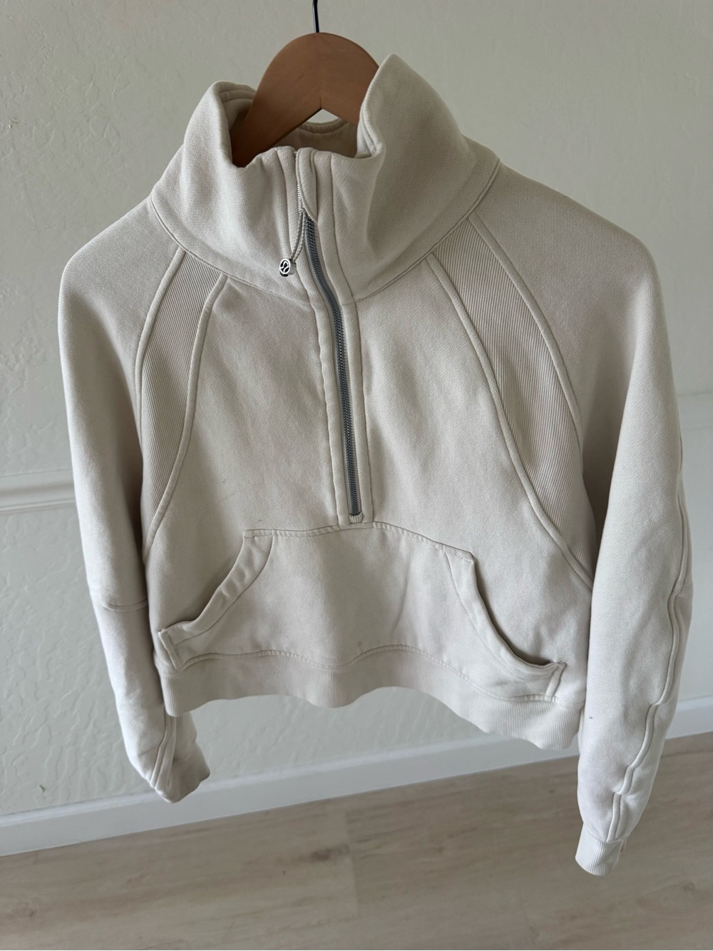EUC- Lululemon scuba 1/2 zip bone color Sz XS/S
